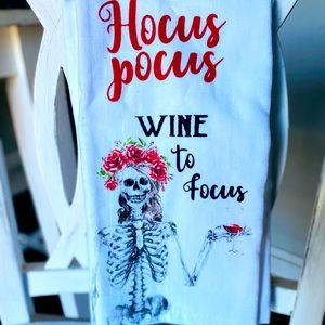 Hocus Pocus Wine to Focus kitchen towels NWT
